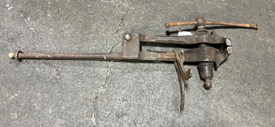 BLACKSMITH'S POST VISE 4 1/2 JAWS