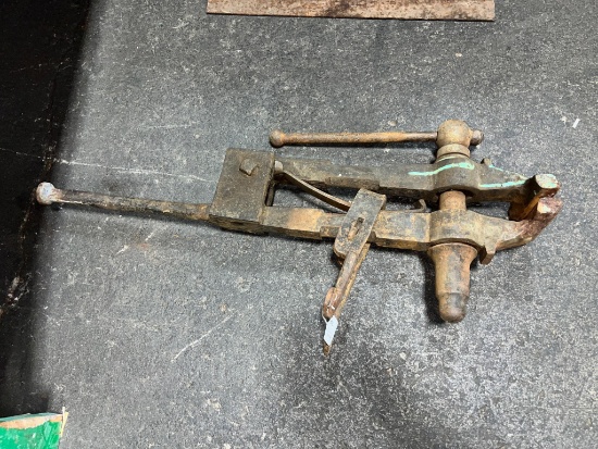 BLACKSMITH'S LEG VISE 6-1/2 JAWS