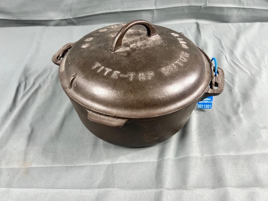 Griswold No. 8 Tite Top Large Block Dutch Oven with lid