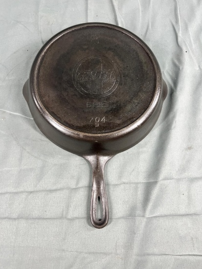 Griswold no. 8 Slant Block Logo cast Iron Skillet w/ heat ring, wobbles