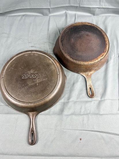 Pair of no. 9 Skillet, Wagner and Lodge