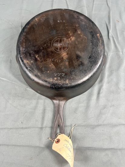 Griswold No. Small Block Logo chicken fryer