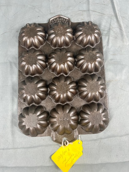 Griswold no. 140/ 635 Turks Head muffin pan