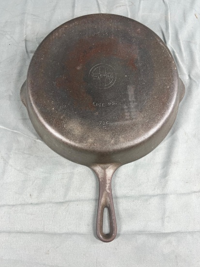 Griswold No. 10 Cast Iron Skillet, Small Block, wobbles