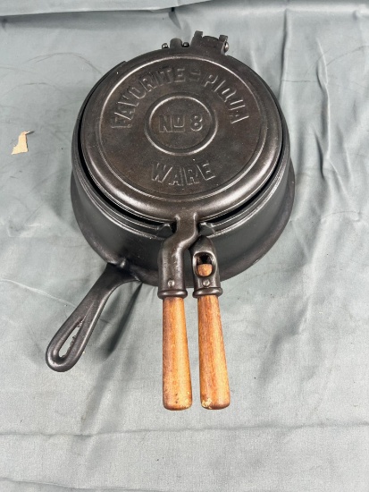 Favorite Piquaware No. 8 Cast Iron Griddle w/ high base