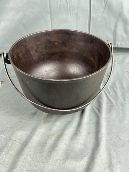 Favorite Piquaware no. 8 Cast Iron 3 legged kettle