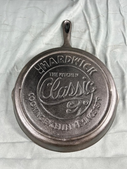 Hardwick The Kitchen Classis Cast Iron Kettle, no. 10 size