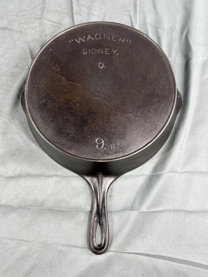 Wagner No. 9 Cast Iron Skillet w/ heat ring, arc logo