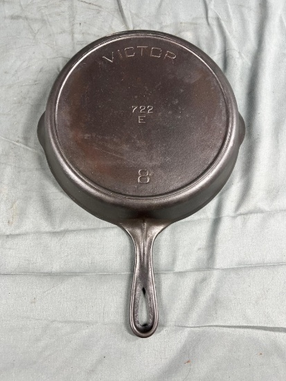 Victor no. 8 Cast Iron Skillet w/ heat ring