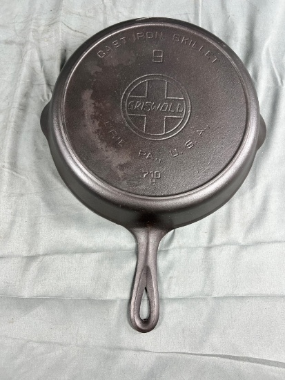 Griswold no. 9 Slant Block Logo cast Iron Skillet w/ heat ring