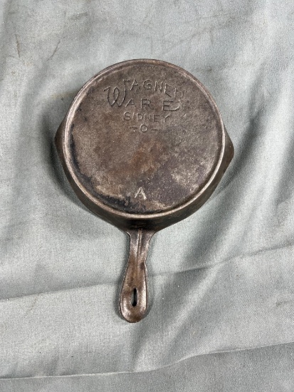 Wagner Toy/ Sample Size Cast Iron Skillet