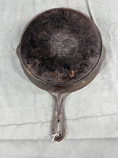 Victor no. 8 Cast Iron Skillet