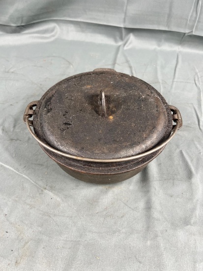 2 Quart Wagner Ware Dutch oven w/ lid