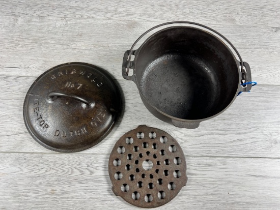 GRISWOLD NO. 7 TITE TOP BASTER DUTCH OVEN W/ TRIVET