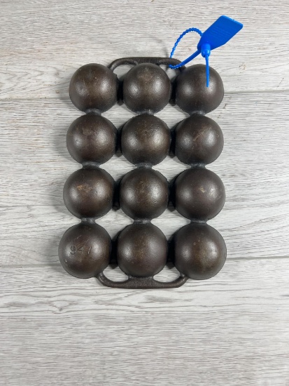 Unmarked GRISWOLD 947 Cast Iron Golf Ball Brownie 12 Cups PAN