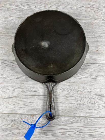 Sidney O no. 9 Cast Iron Skillet w/ heat ring