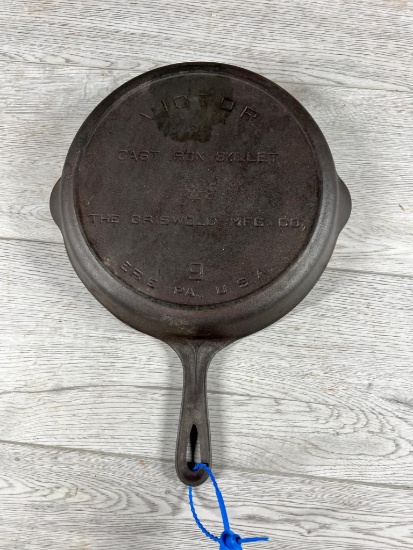 Victor no. 9 Cast Iron Skillet w/ heat ring