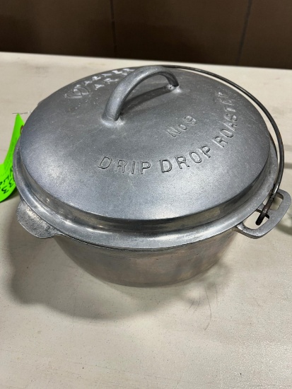 Wagner No. 9 Aluminum Dutch Oven, w/ lid