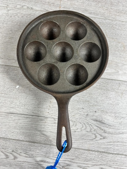 Griswold No. 962 No. 32 Aebleskiver pan