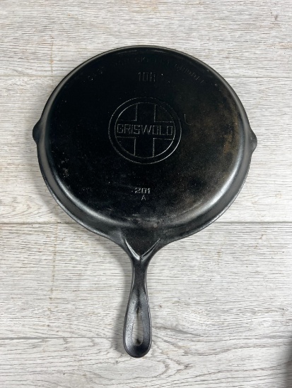 Griswold No. 108 Cast Iron Shallow Skillet Griddle