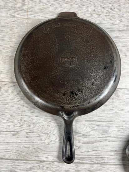 Griswold no. 109 Cast Iron Handled Griddle