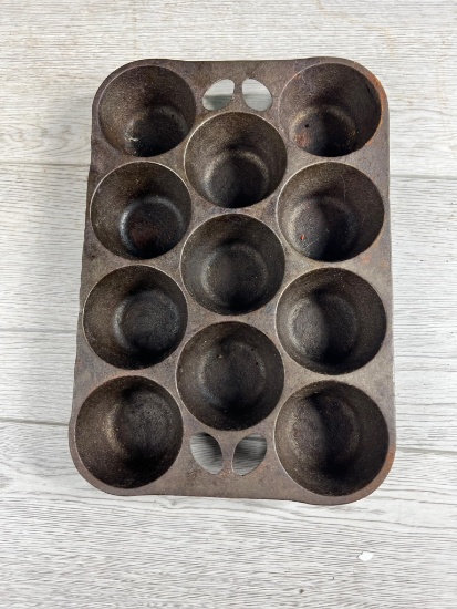 Wagner Griswold cast iron 11 cup muffin pan