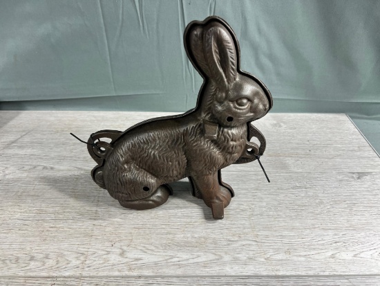 Griswold Cast Iron Bunny Cakemold