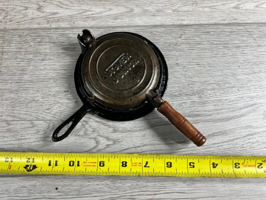 Stover Junior Cast Iron Waffle Maker