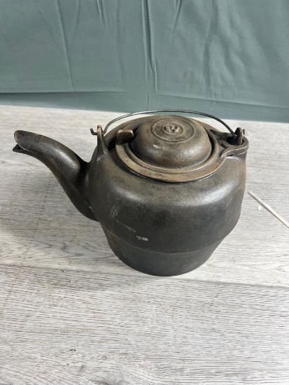 No. 3 Gatemarked Cast Iron Tea Kettle