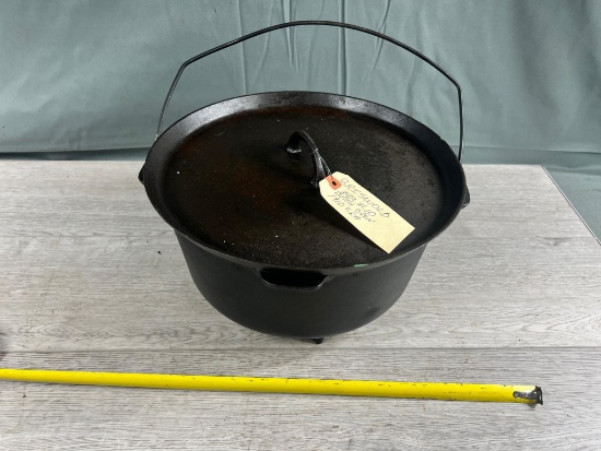 Griswold No. 10 Cast Iron Footed Dutch Oven