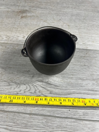 Miniature Wagner Cast Iron 3- legged kettle