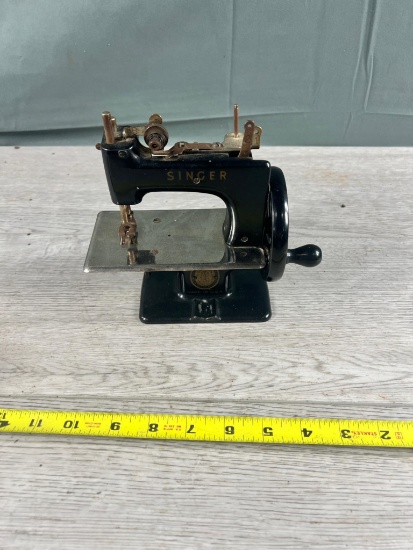 Singer Miniature Sewing Machine
