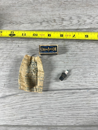 Working Miniature Champion Spark Plug w/ original box