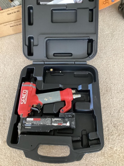 Senco Finish Pro 23SXP Headless Pinner 23 Ga. 1/2" to 1 3/8"