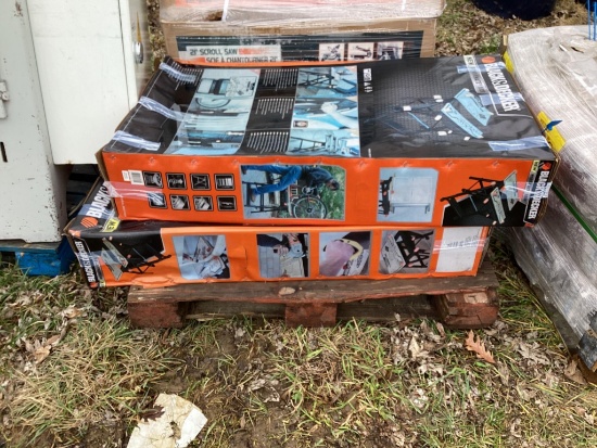 2 Black and Decker Workmate 1000 Work Stands