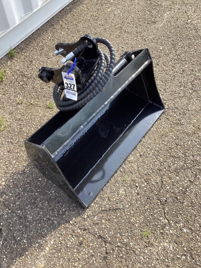 New Unused GiYi Model 3T 32" Hydraulic Tilt Bucket Excavator Attachment