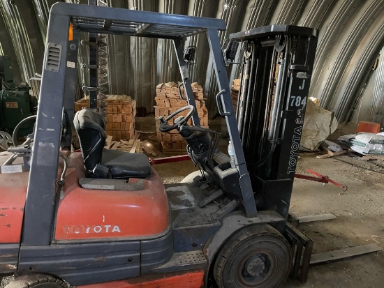 Toyota Model 4216FGU25 Forklift, 3 Stage Mast, 5000 Lbs. Capacity, Side shift, Dual Fuel, 7209 Hrs.