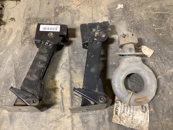 Pintle Hitch and 2 Trailer Jacks