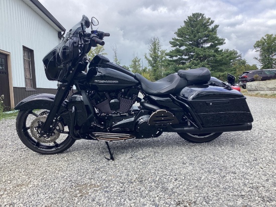 2016 Harley-Davidson FLHTK Motorcycle, Ultra Limited, 110 Big Bore, Quick Tach Tour Kit, 7170 Miles