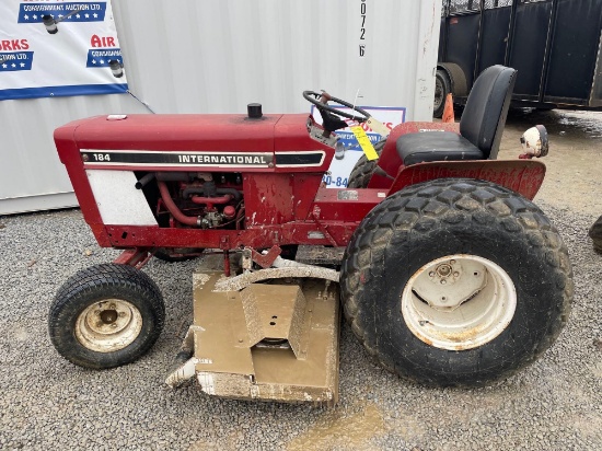 International 184 Small Tractor w/Mower Deck SN#2000116V048019