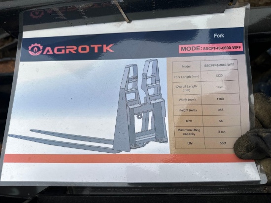 AGROTK SKIDSTEER PALLET FORKS
