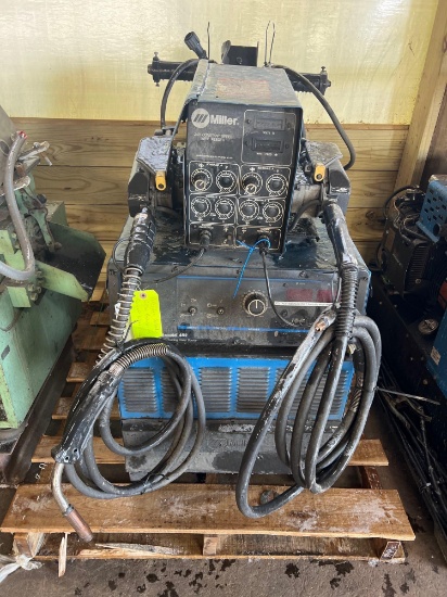 Miller Delta Weld Model 452 w/Feeder D60, 3ph