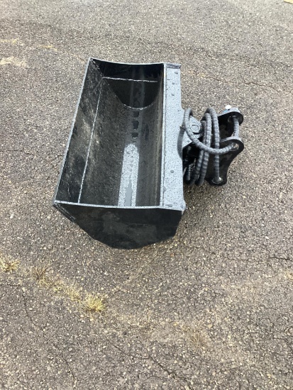 New Unused GIYI 32" Hydraulic Tilting Excavator Bucket, Fits Cat 3 Ton Excavator