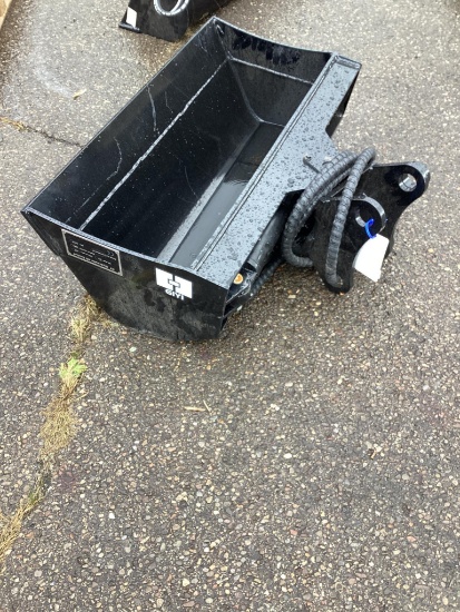 New Unused GIYI 32" Hydraulic Tilting Excavator Bucket, Fits Cat 3 Ton Excavator