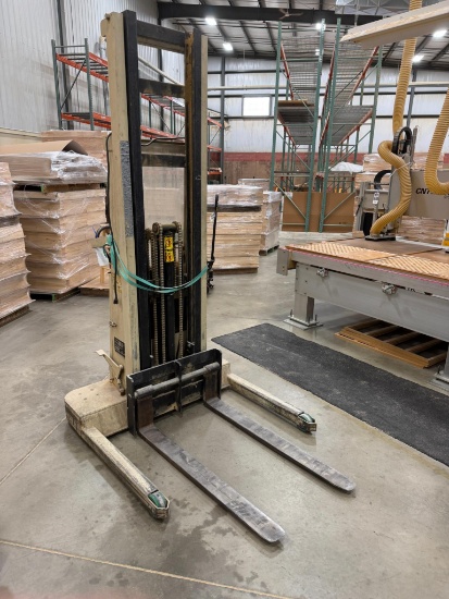 Crown 15BT Electric Pallet Stacker, 2 Stage Mast, 1500 Lbs. Capacity 12 Volt 40637