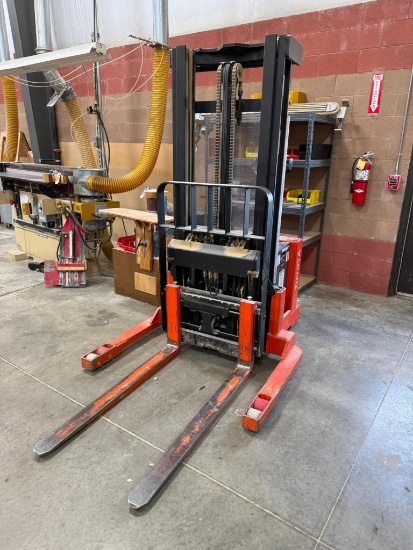 Toyota 6BWR15 Electric Pallet Stacker 2 Stage Mast, 3000 Lbs. Capacity 24V 6BWR15-30037