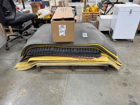 Pallet Lot Rubber Mats .