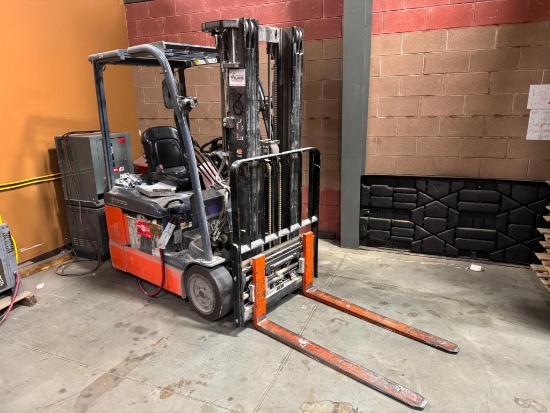 Toyota 8FBE15U Forklift, 3 Stage Mast, 2650 Lbs. Capacity 36 Volt, 3437 Hrs