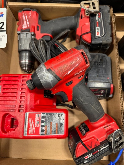 Milwaukee 3/8'' Impact Wrench - Charger and Batteries