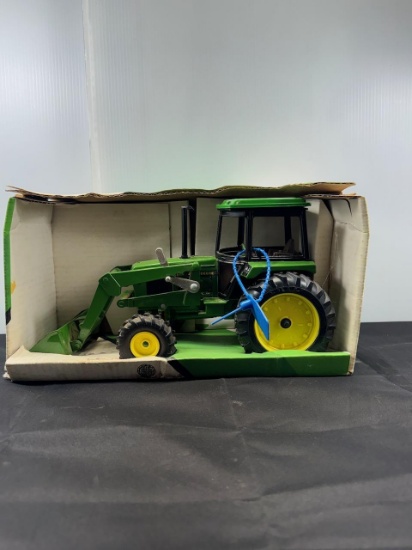 1/16 Scale 2755 John Deere with bucket